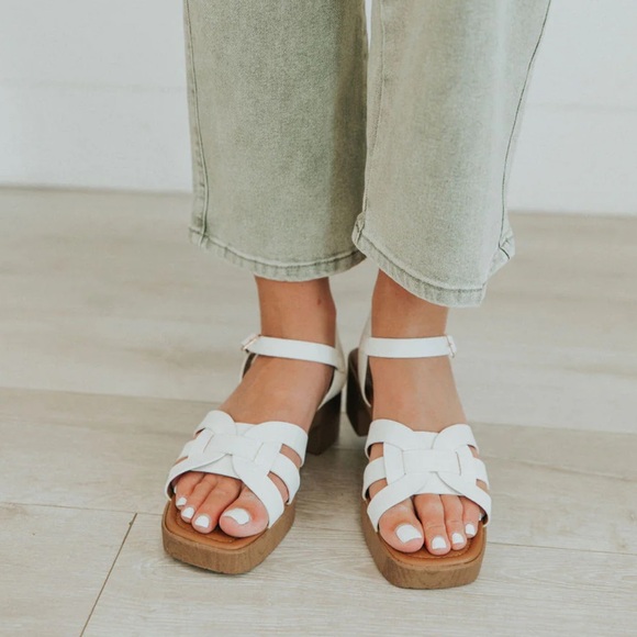 NEW| Qupid White Wood Heeled Sandals - Picture 4 of 6